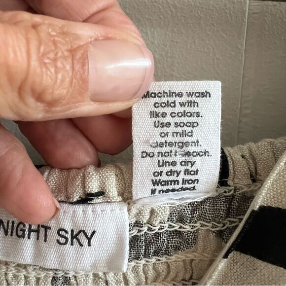 Midnight Sky Printed Crop Flutter Sleeve Blouse NWT - Picture 3 of 8